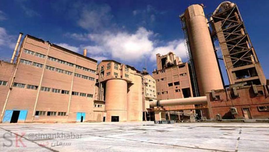 تجلیل از سیمان کرمان به عنوان واحد نمونه ارزش آفرین صنعتی و اقتصادی